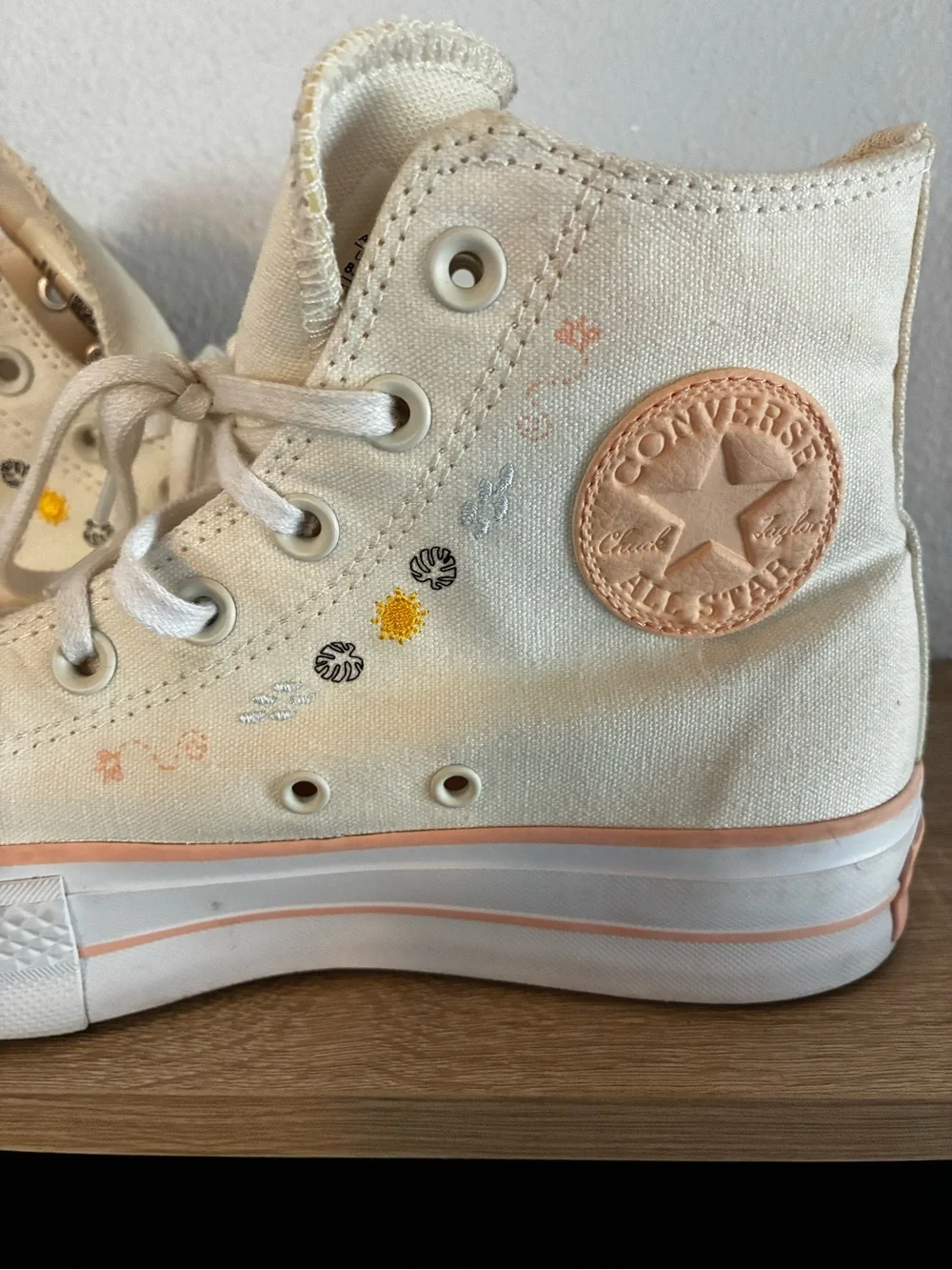 Converse Lift Platform Summer Florals Embroidered High Tops Women’s 8.5